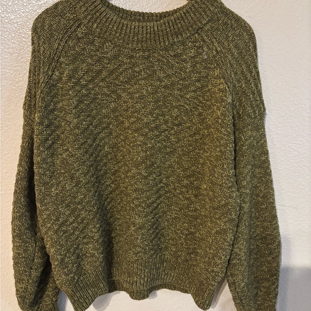 Universal Thread Textured Knit Sweater in Olive